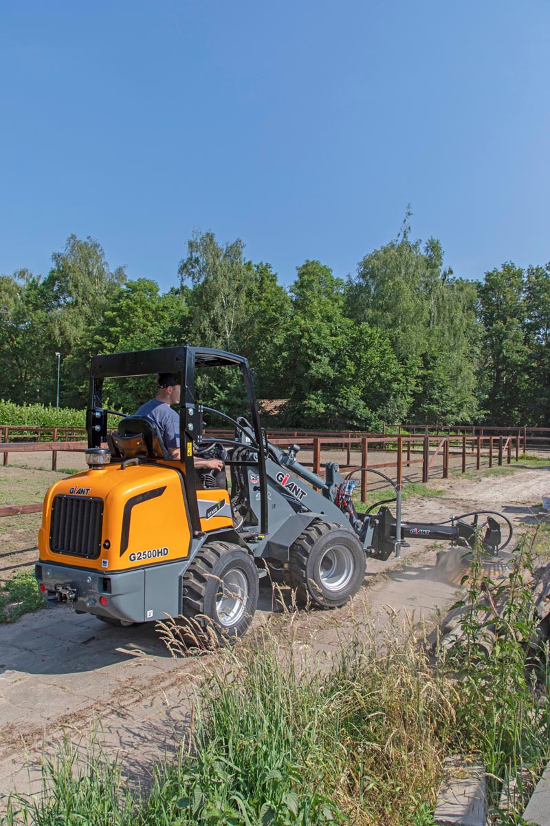 Radlader 0.60m³ GIANT G2500 HD